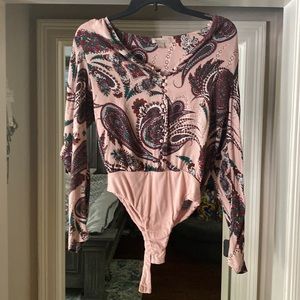 Onsie- size Medium. It looks good with jeans or dress it up fir the holidays.